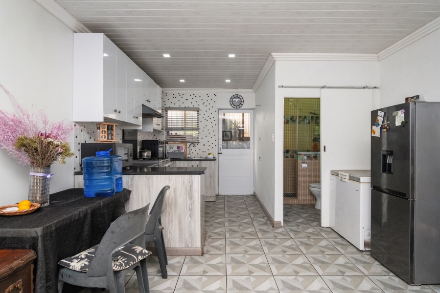 5 Bedroom Property for Sale in Wynberg Western Cape
